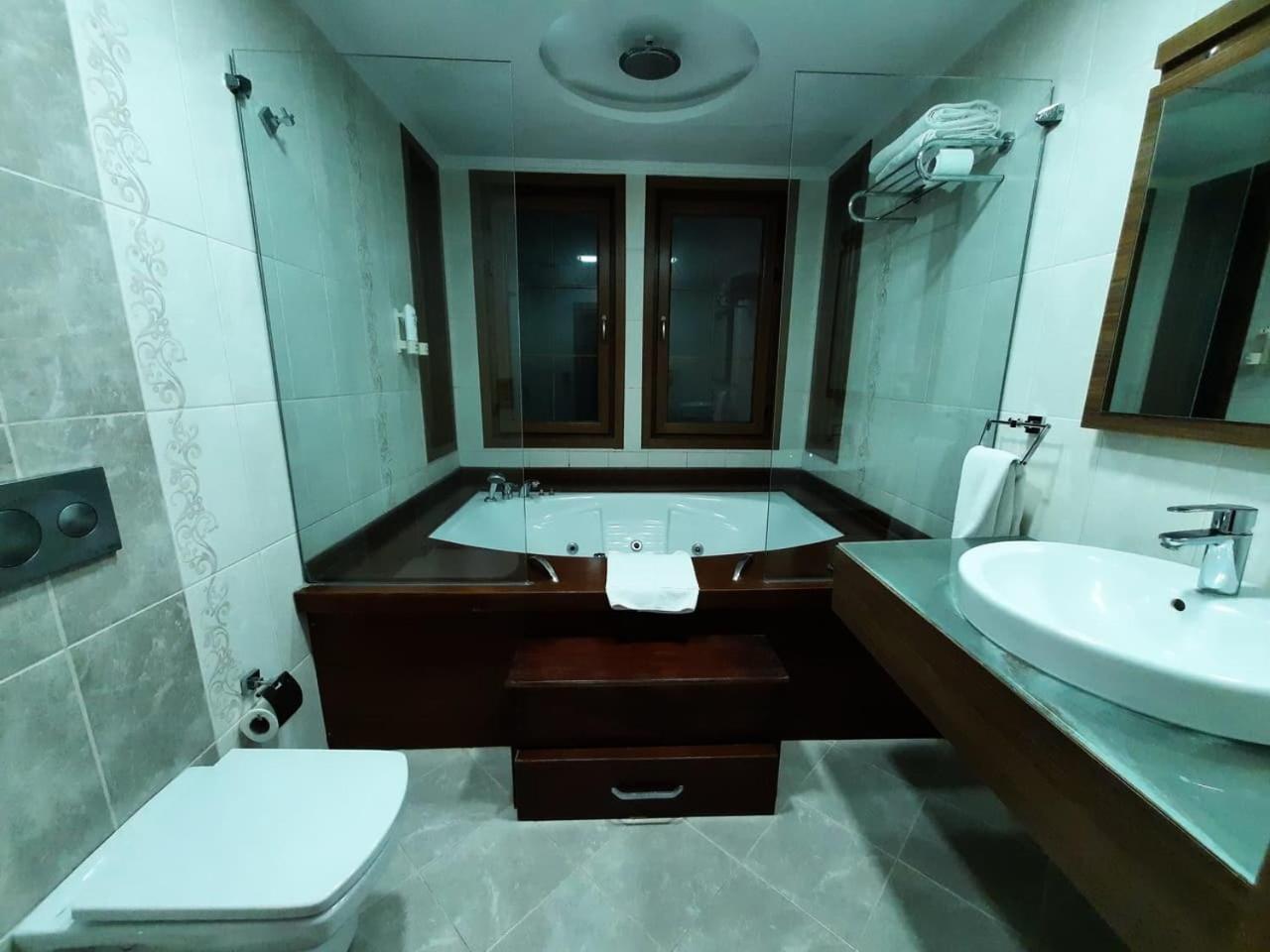 Cesmeli Konak Hotel Сіліврі Екстер'єр фото
